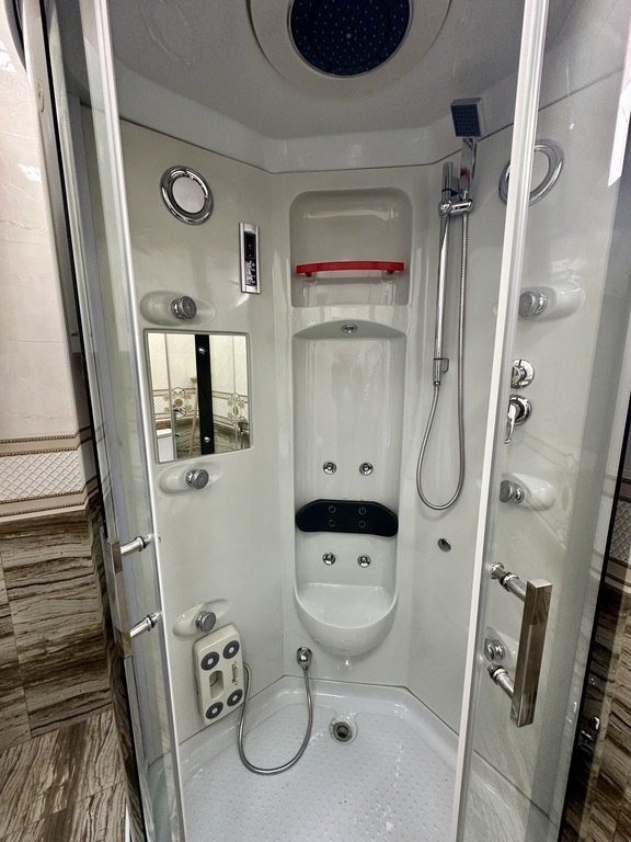 Satılır 3 otaqlı yeni tikili, 130 m², Azadlıq Prospekti m.-23