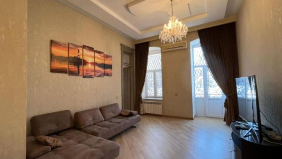Satılır 5 otaqlı köhnə tikili, 144 m², Sahil m.-2