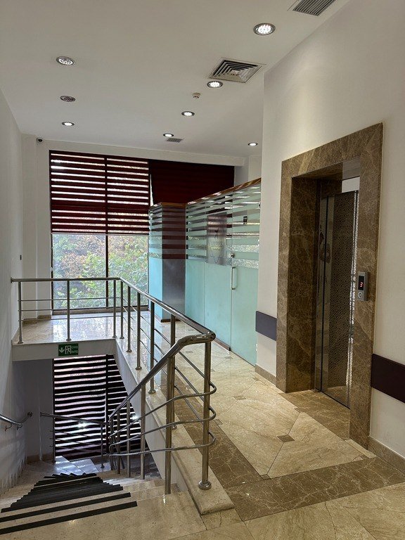 35 m<sup>2</sup> ofis icarəyə verilir, 28 May m.-1