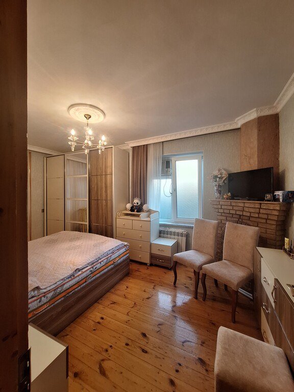 Satılır 3 otaqlı köhnə tikili, 80 m², İnşaatçılar m.-5