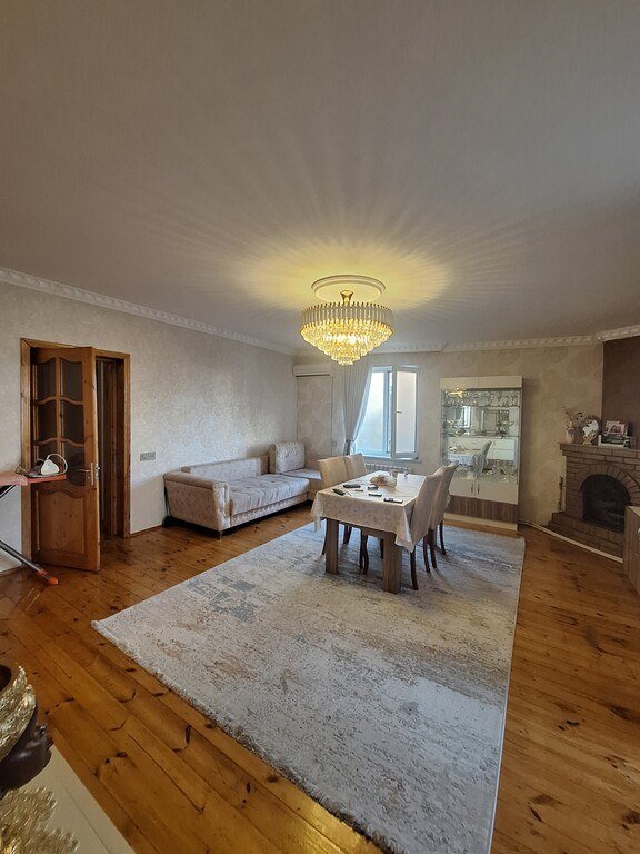 Satılır 3 otaqlı köhnə tikili, 80 m², İnşaatçılar m.-6