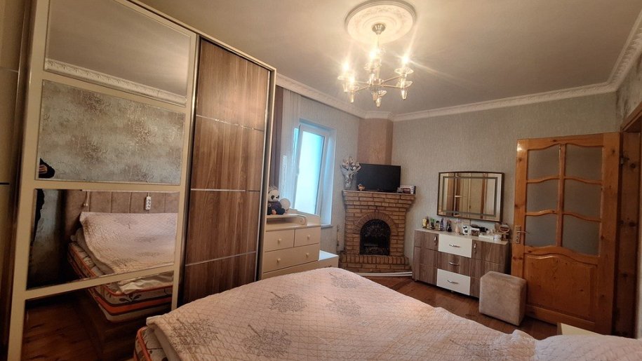 Satılır 3 otaqlı köhnə tikili, 80 m², İnşaatçılar m.-7