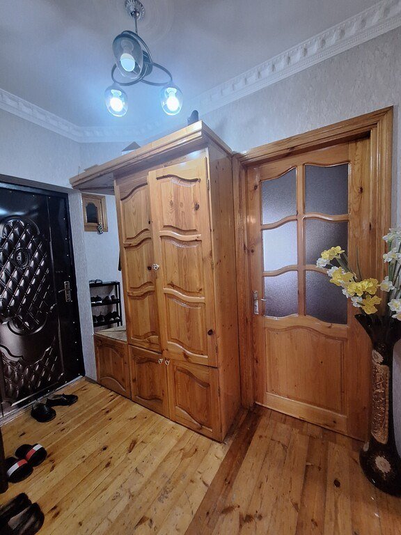 Satılır 3 otaqlı köhnə tikili, 80 m², İnşaatçılar m.-9