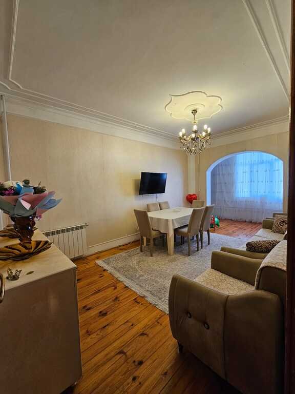 Satılır 2 otaqlı köhnə tikili, 60 m², Azadlıq Prospekti m.-4