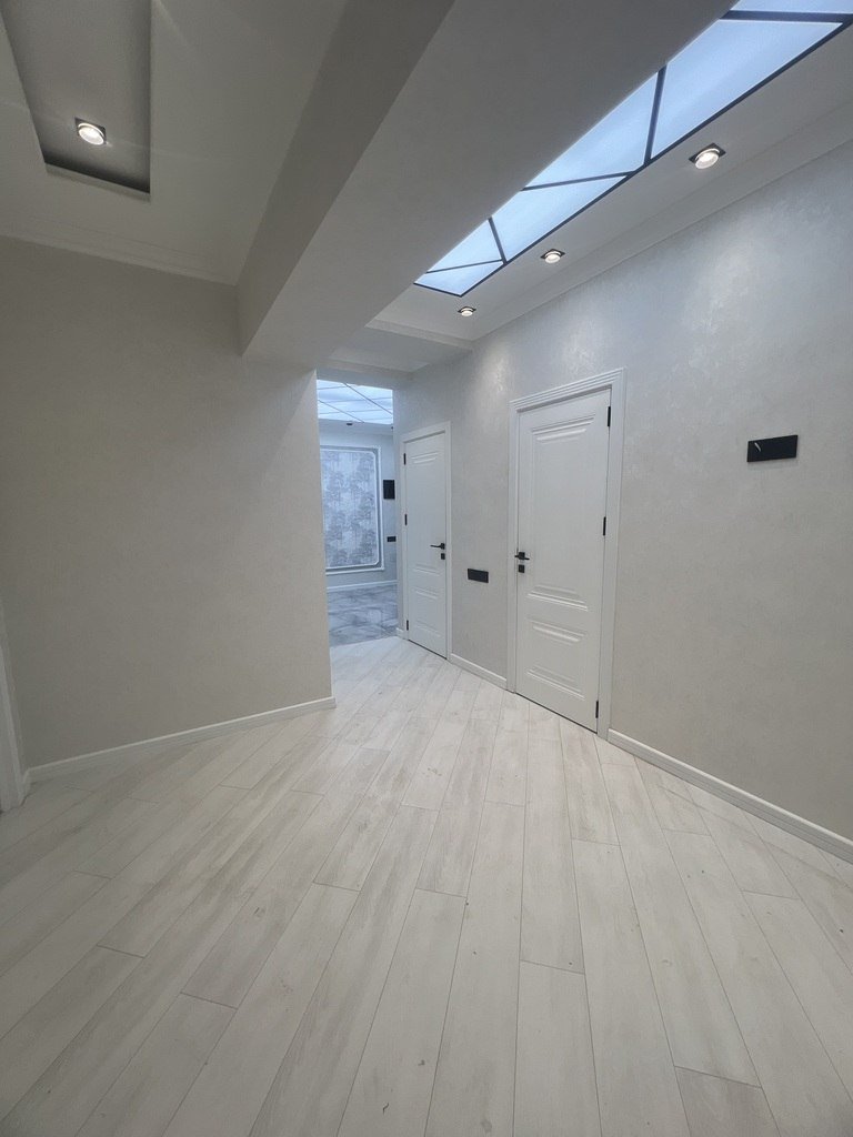 Satılır 3 otaqlı yeni tikili, 110 m², İnşaatçılar m.-6