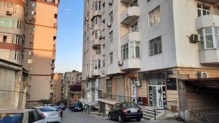 90 m<sup>2</sup> obyekt satılır, İnşaatçılar m.-1