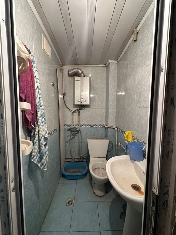 Satılır 1 otaqlı köhnə tikili, 36 m², İnşaatçılar m.-14