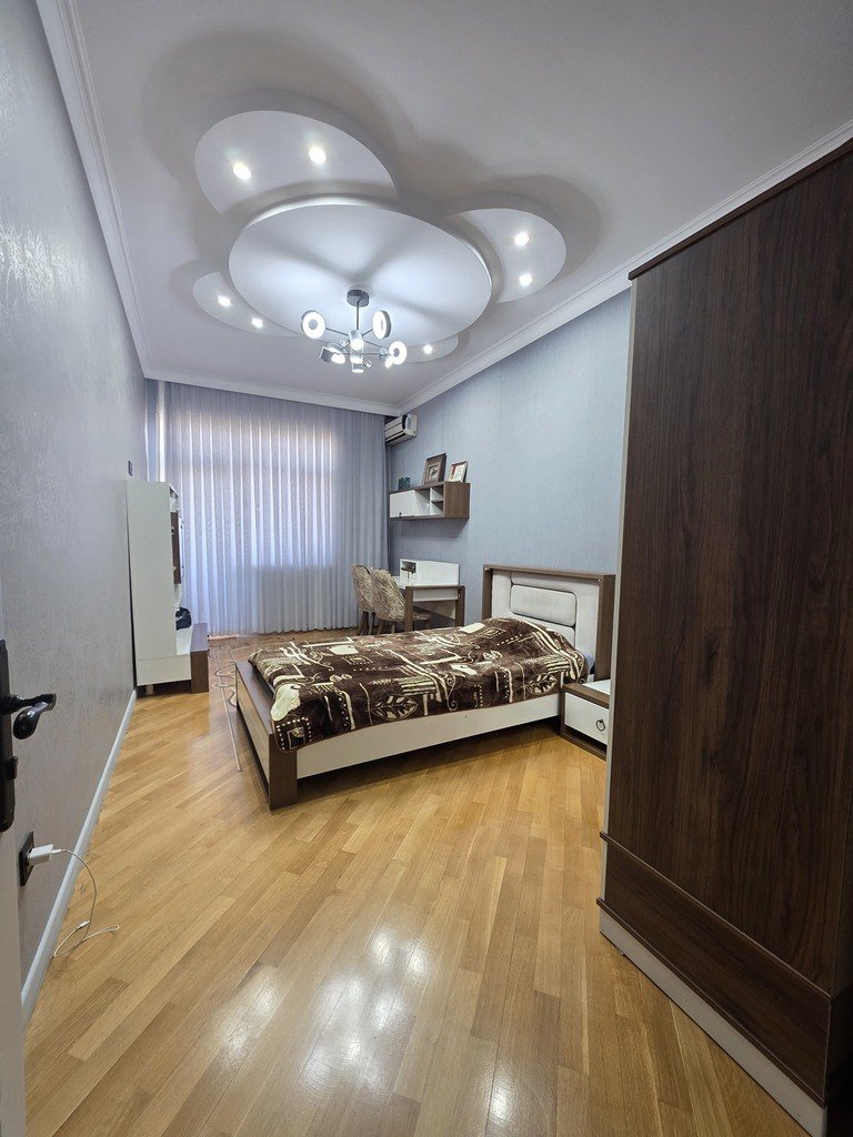 Satılır 4 otaqlı yeni tikili, 170 m², Azadlıq Prospekti m.-4