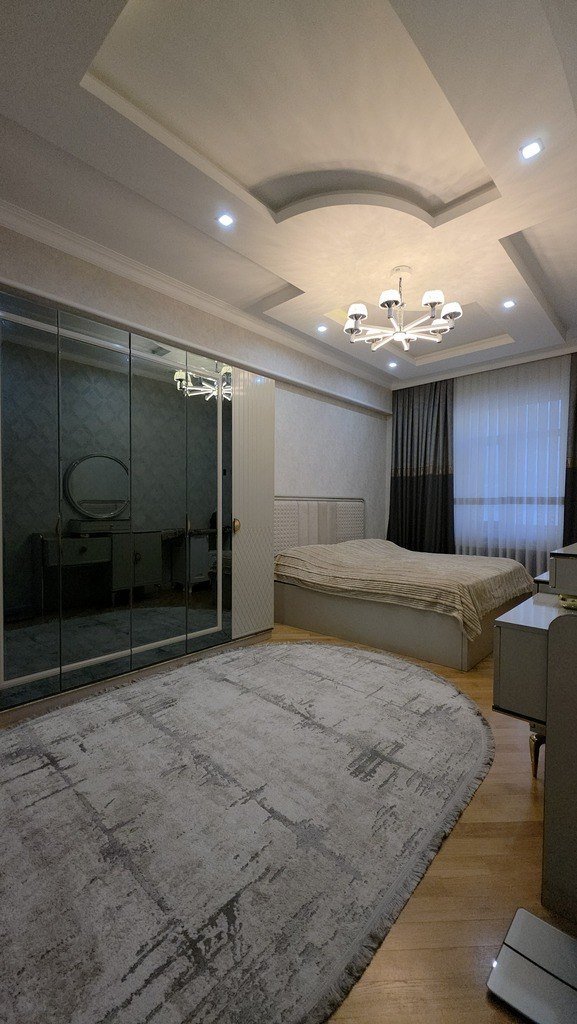 Satılır 4 otaqlı yeni tikili, 170 m², Azadlıq Prospekti m.-6