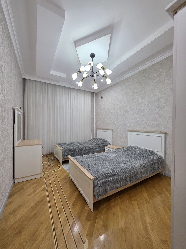 Satılır 4 otaqlı yeni tikili, 170 m², Azadlıq Prospekti m.-8