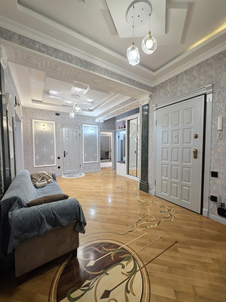 Satılır 4 otaqlı yeni tikili, 170 m², Azadlıq Prospekti m.-10