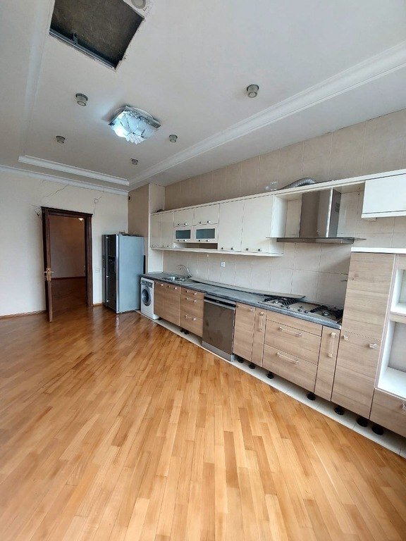 Satılır 4 otaqlı yeni tikili, 180 m², Elmlər Akademiyası m.-4