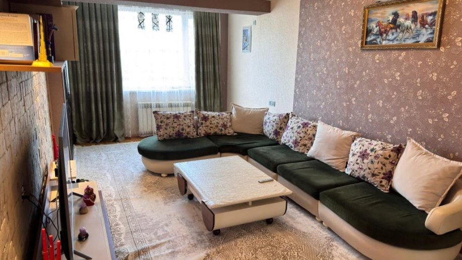Satılır 3 otaqlı köhnə tikili, 80 m², İnşaatçılar m.-6