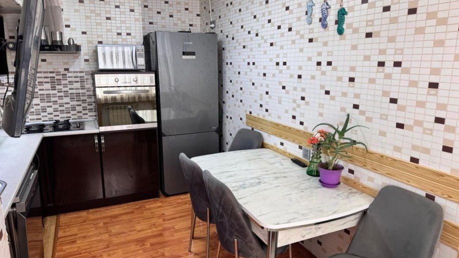 Satılır 3 otaqlı köhnə tikili, 80 m², İnşaatçılar m.-13