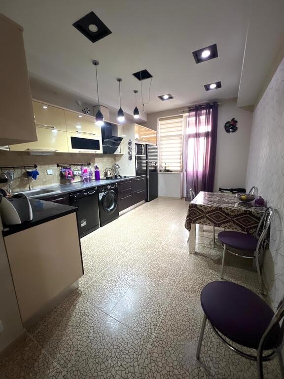 Satılır 3 otaqlı yeni tikili, 119 m², İnşaatçılar m.-6