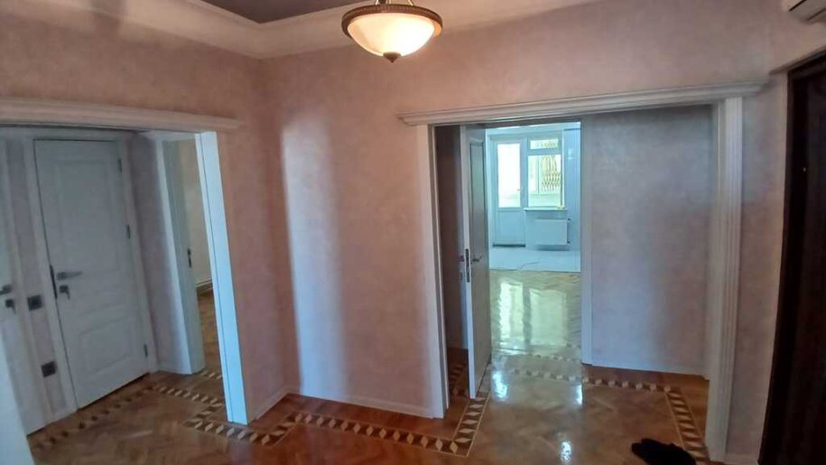 Satılır 4 otaqlı köhnə tikili, 110 m², Elmlər Akademiyası m.-1