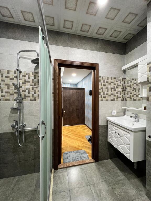 Kirayə verilir 1 otaqlı yeni tikili, 60 m², İnşaatçılar m.-5