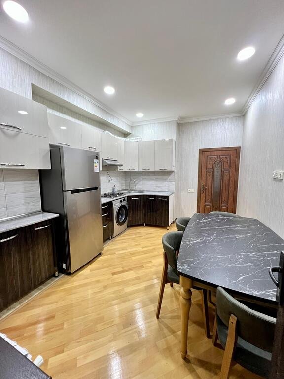 Kirayə verilir 1 otaqlı yeni tikili, 60 m², İnşaatçılar m.-8