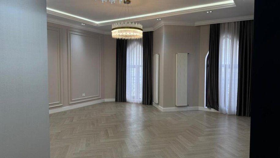 Satılır 4 otaqlı yeni tikili, 205 m², 28 May m.-2