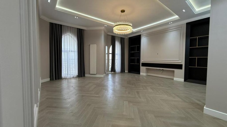 Satılır 4 otaqlı yeni tikili, 205 m², 28 May m.-5