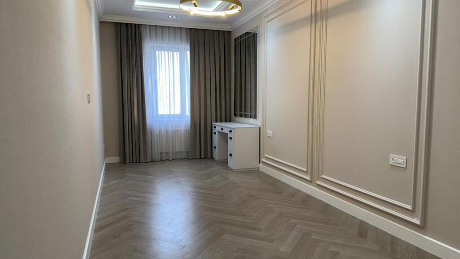 Satılır 4 otaqlı yeni tikili, 205 m², 28 May m.-12