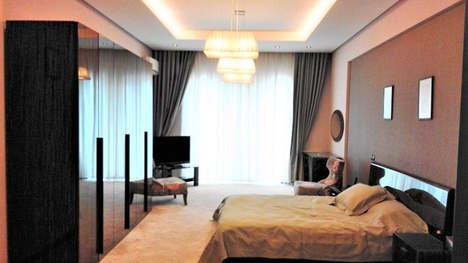 Kirayə verilir 4 otaqlı yeni tikili, 230 m², 28 May m.-8