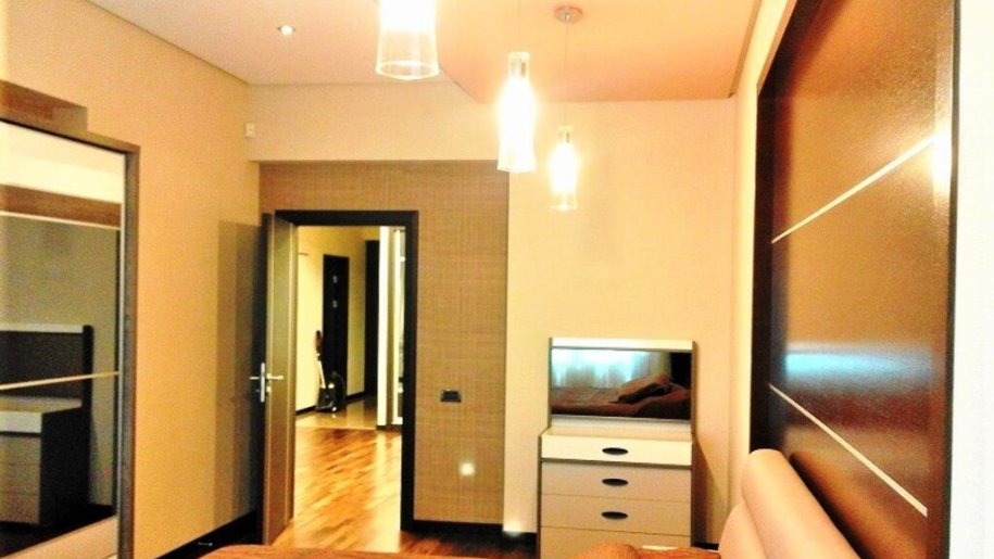 Kirayə verilir 4 otaqlı yeni tikili, 230 m², 28 May m.-20