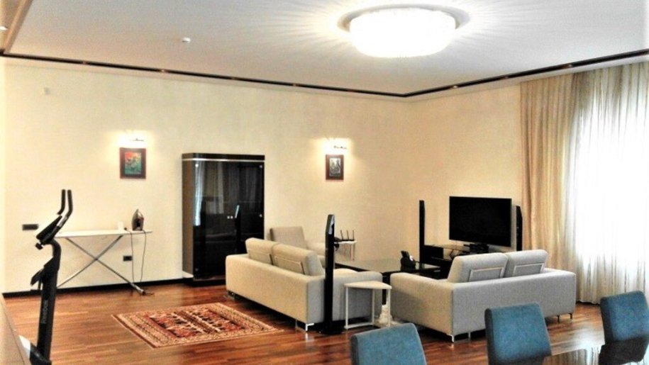 Kirayə verilir 4 otaqlı yeni tikili, 230 m², 28 May m.-22