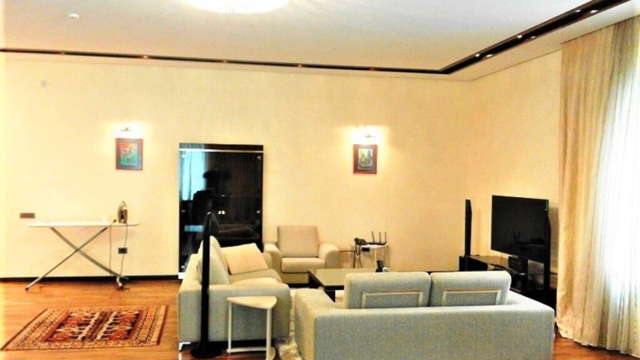 Kirayə verilir 4 otaqlı yeni tikili, 230 m², 28 May m.-24