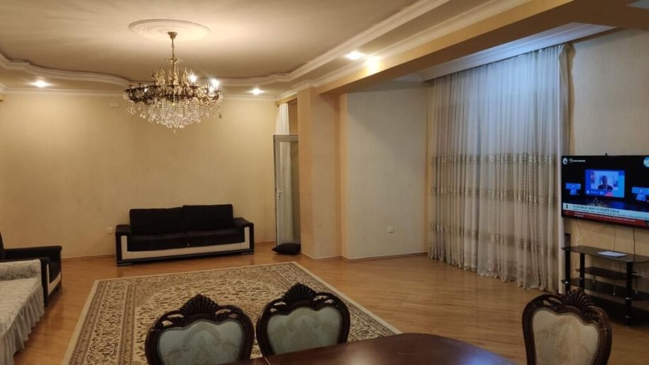 Kirayə verilir 3 otaqlı yeni tikili, 190 m², 28 May m.-4