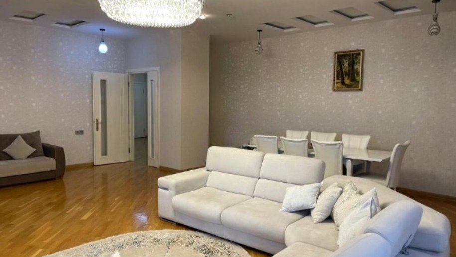 Satılır 4 otaqlı yeni tikili, 240 m², 28 May m.-2