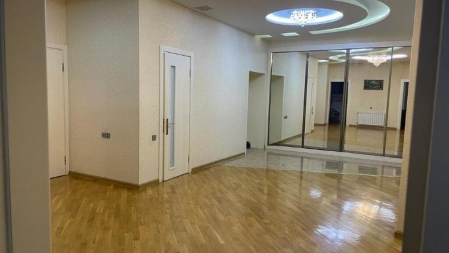 Satılır 4 otaqlı yeni tikili, 240 m², 28 May m.-4