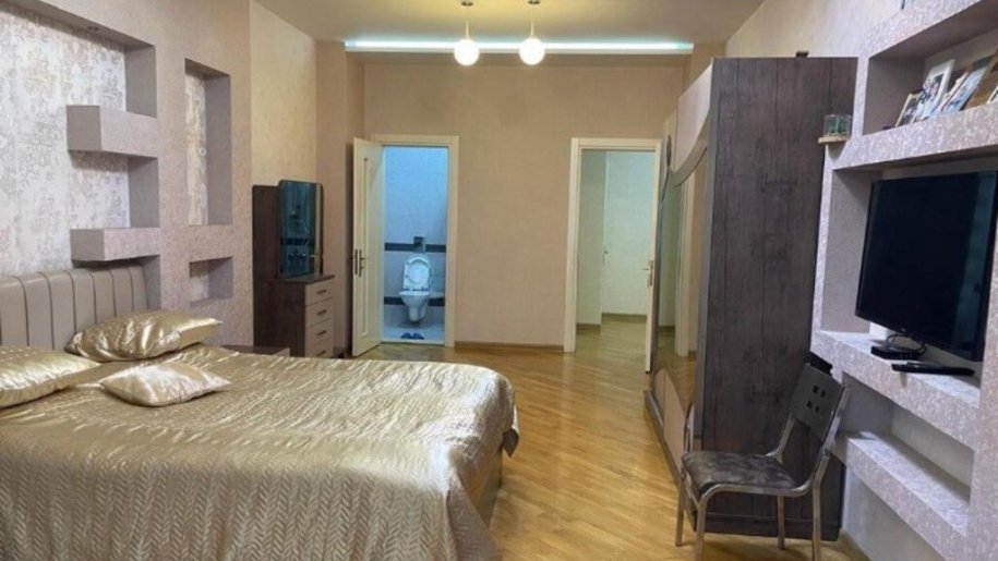 Satılır 4 otaqlı yeni tikili, 240 m², 28 May m.-10