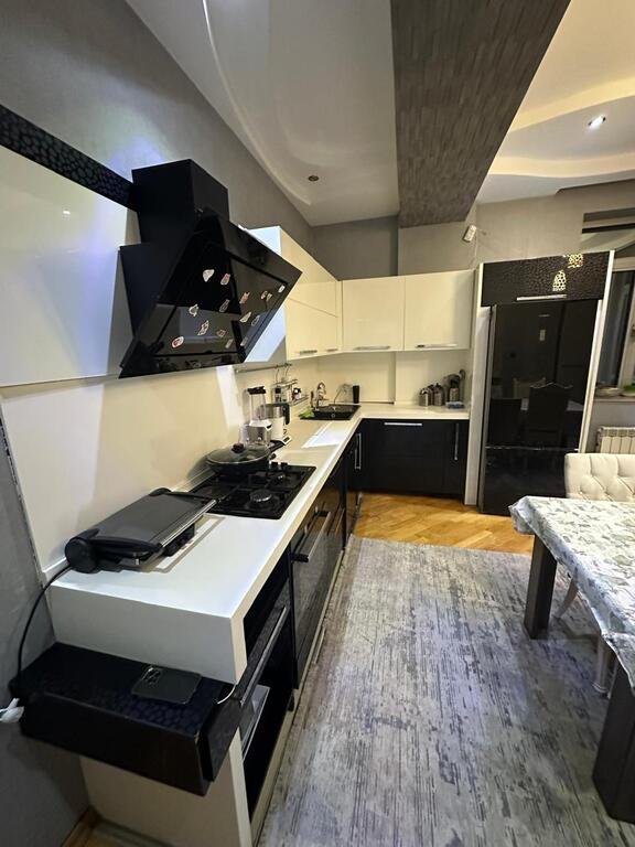 Kirayə verilir 5 otaqlı yeni tikili, 180 m², Nizami m.-12