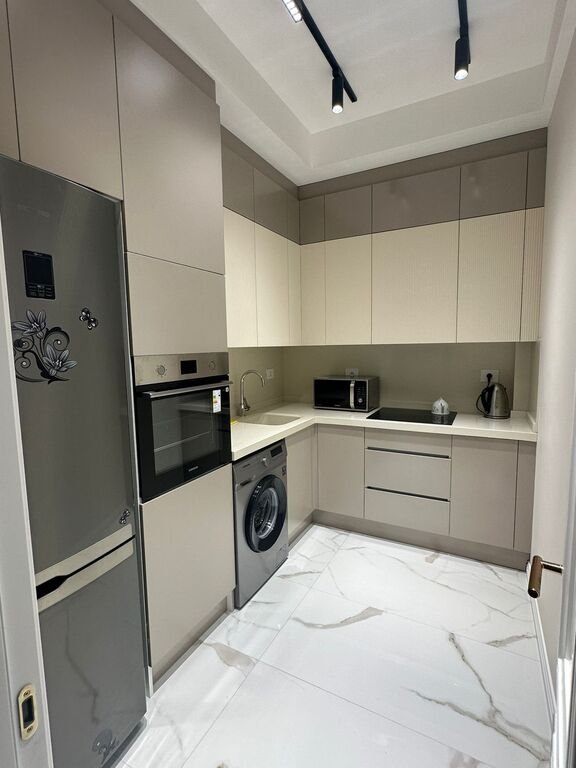 Kirayə verilir 2 otaqlı yeni tikili, 77 m², İnşaatçılar m.-7