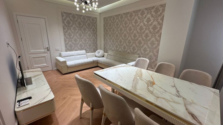 Kirayə verilir 2 otaqlı yeni tikili, 77 m², İnşaatçılar m.-14