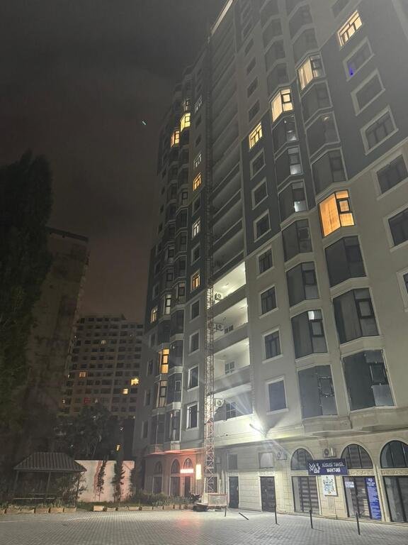 Satılır 4 otaqlı yeni tikili, 135 m², Azadlıq Prospekti m.-15