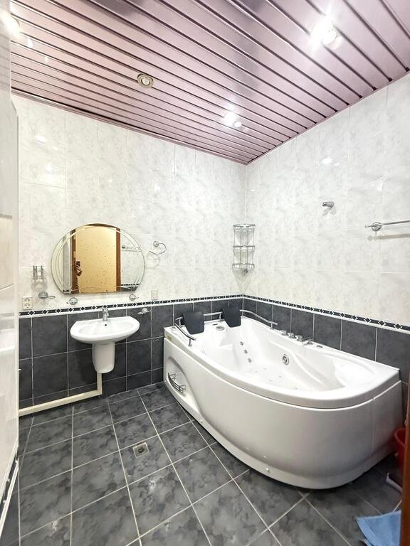 Satılır 3 otaqlı yeni tikili, 145 m², 28 May m.-12