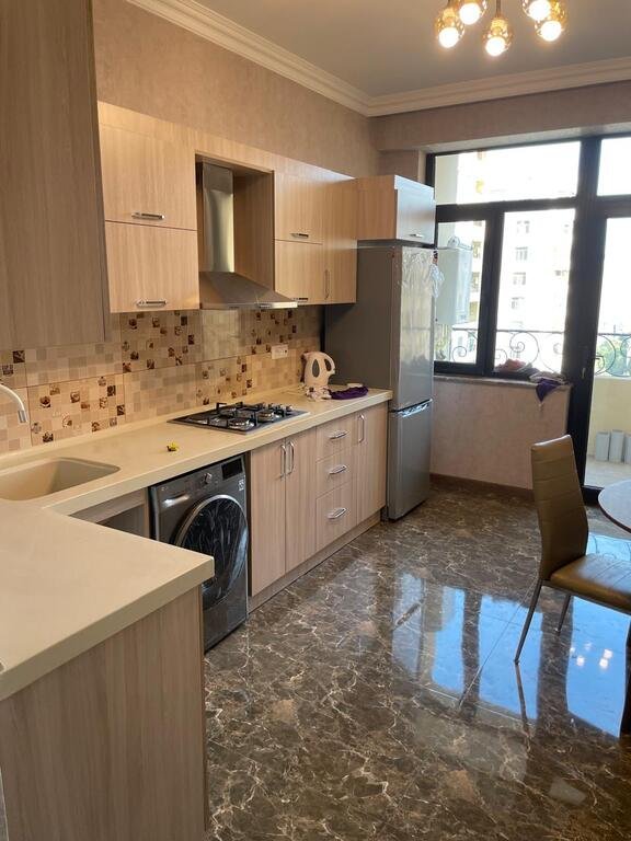 Kirayə verilir 3 otaqlı yeni tikili, 100 m², İnşaatçılar m.-5