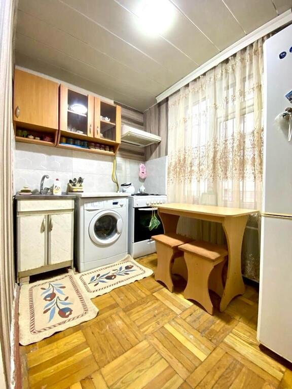 Kirayə verilir 2 otaqlı köhnə tikili, 60 m², İnşaatçılar m.-10