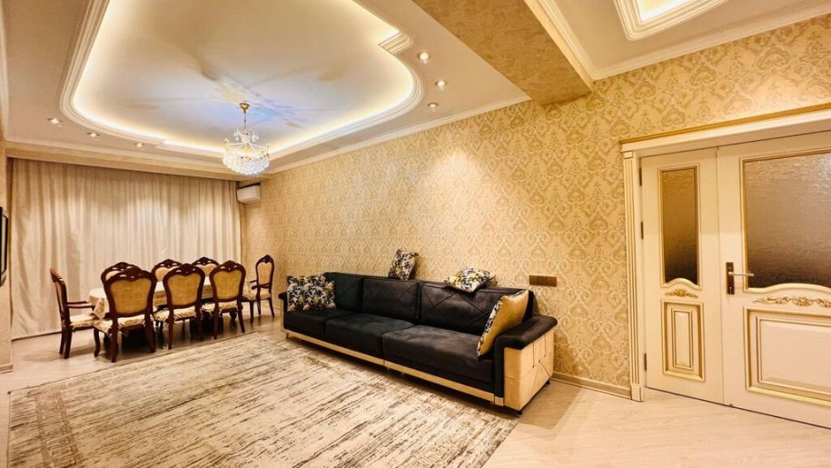 Kirayə verilir 3 otaqlı yeni tikili, 137 m², İnşaatçılar m.-1