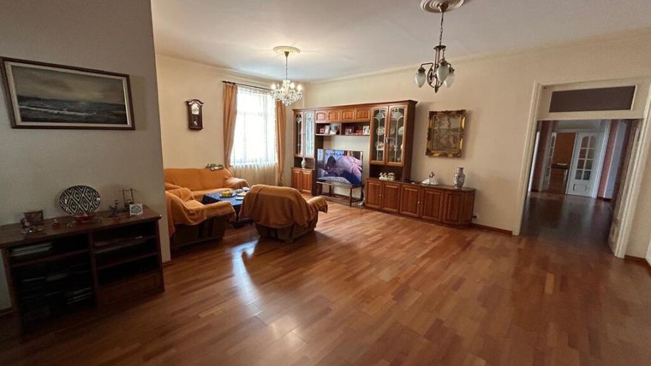 Satılır 6 otaqlı köhnə tikili, 400 m², Sahil m.-11