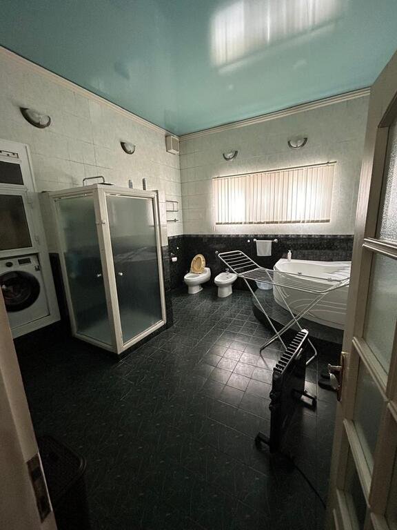 Satılır 6 otaqlı köhnə tikili, 400 m², Sahil m.-16