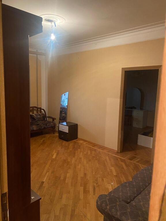 Kirayə verilir 5 otaqlı köhnə tikili, 120 m², Azadlıq Prospekti m.-6