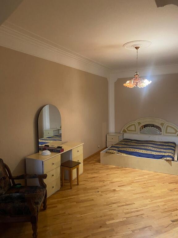 Kirayə verilir 5 otaqlı köhnə tikili, 120 m², Azadlıq Prospekti m.-7