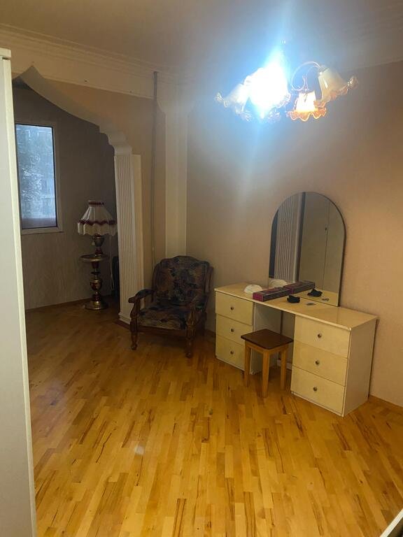 Kirayə verilir 5 otaqlı köhnə tikili, 120 m², Azadlıq Prospekti m.-8