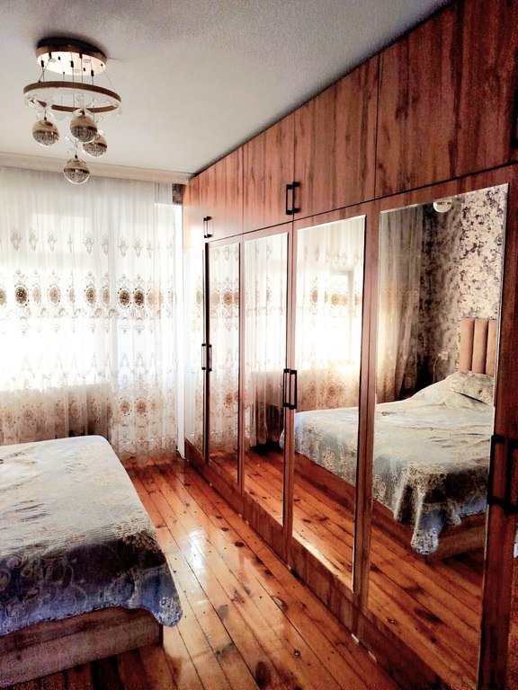 Satılır 2 otaqlı köhnə tikili, 65 m², Xalqlar dostluğu m.-2