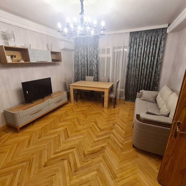 Kirayə verilir 3 otaqlı köhnə tikili, 90 m², Elmlər Akademiyası m.-1