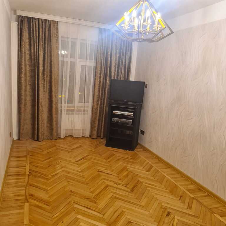Kirayə verilir 3 otaqlı köhnə tikili, 90 m², Elmlər Akademiyası m.-2