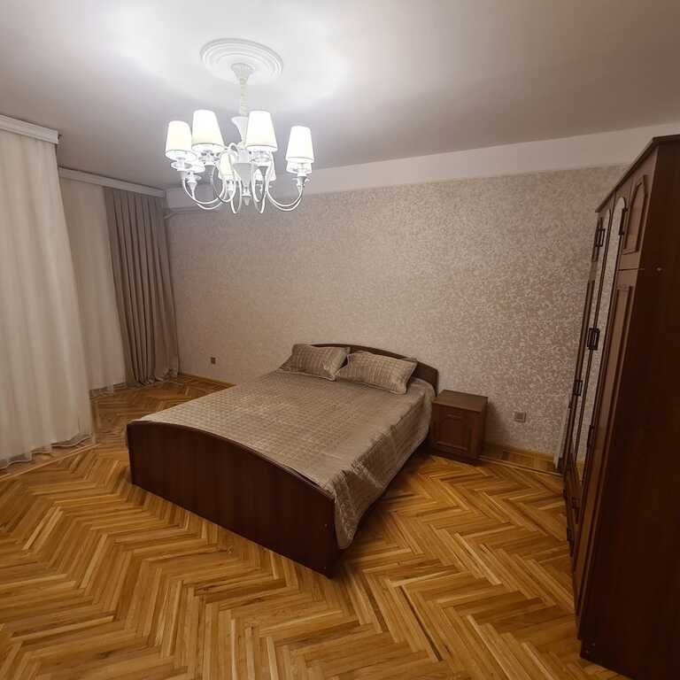 Kirayə verilir 3 otaqlı köhnə tikili, 90 m², Elmlər Akademiyası m.-4